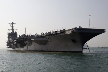 US aircraft carrier arrives in Hong Kong