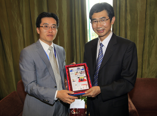 云南省宣傳部長(zhǎng)趙金會(huì)見(jiàn)亞洲媒體代表團(tuán)