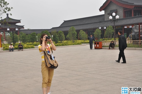 第11屆網(wǎng)上看河南 記者領(lǐng)略千年古剎少林寺魅力