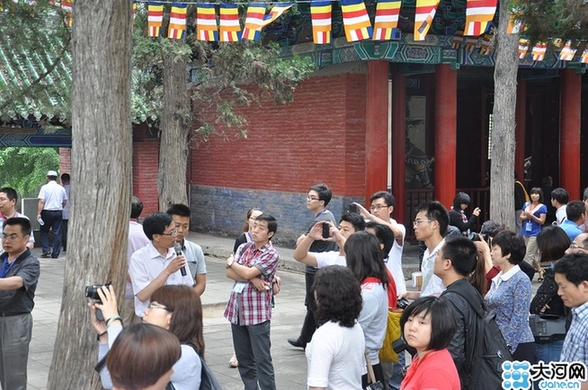 第11屆網(wǎng)上看河南 記者領(lǐng)略千年古剎少林寺魅力