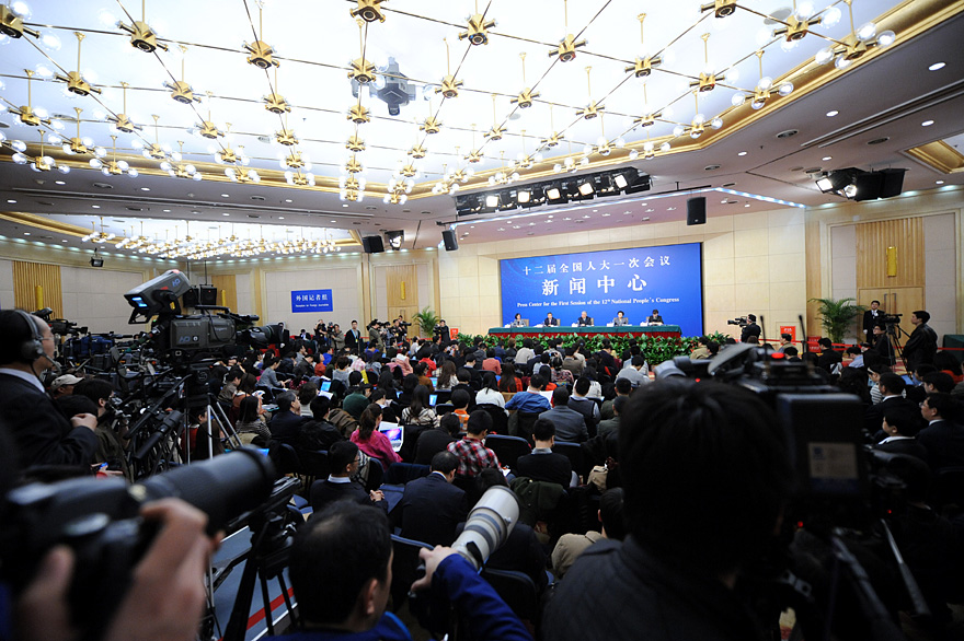 民政部就“保障基本民生，發(fā)展社會(huì)服務(wù)”答記者問