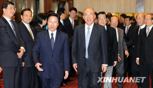 吳伯雄在臺(tái)北會(huì)見中共江蘇省委書記梁保華