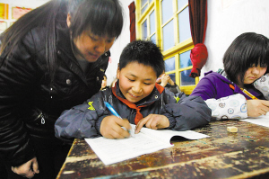 別樣留守生活 明天充滿希望——南川三泉鎮(zhèn)春蕾學(xué)校多種形式關(guān)愛留守兒童