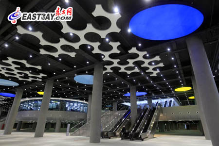 下了地鐵就能看世博 8號(hào)線耀華路站直通陽光谷