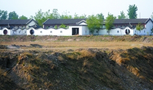 北京對(duì)小產(chǎn)權(quán)房“動(dòng)真格” 強(qiáng)拆32棟仿古四合院