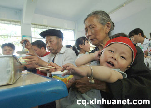 重慶城口縣羅江河垮塌安置點(diǎn)的災(zāi)民們