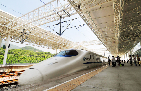 福廈高鐵上座率全國居冠 力爭(zhēng)十月增開12對(duì)動(dòng)車