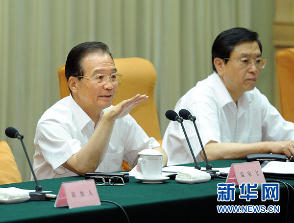 溫家寶:任內(nèi)基本實(shí)現(xiàn)城鎮(zhèn)居民社會(huì)養(yǎng)老保險(xiǎn)和新農(nóng)保全覆蓋