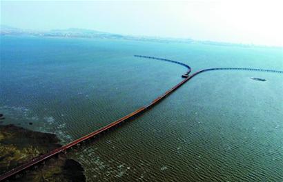 銘記歷史時(shí)刻:膠州灣橋隧通車(chē)