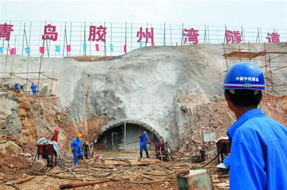 銘記歷史時(shí)刻:膠州灣橋隧通車(chē)