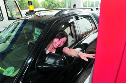 銘記歷史時(shí)刻:膠州灣橋隧通車