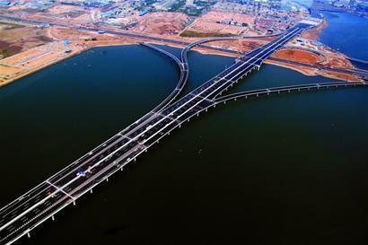 銘記歷史時刻:膠州灣橋隧通車