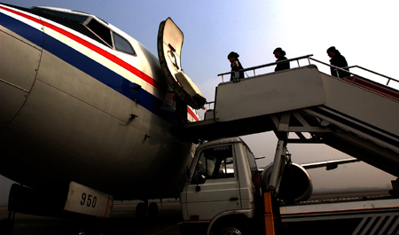 2012年春運(yùn)即將啟幕 各航企加飛航班突破一萬(wàn)