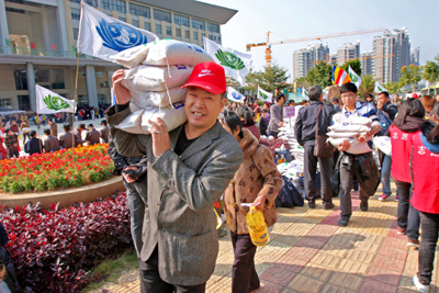 翔安9239名貧困居民收到新年救濟(jì)物資