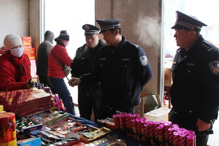 奎屯公安局深入開展打擊煙花爆竹“三非”治理工作