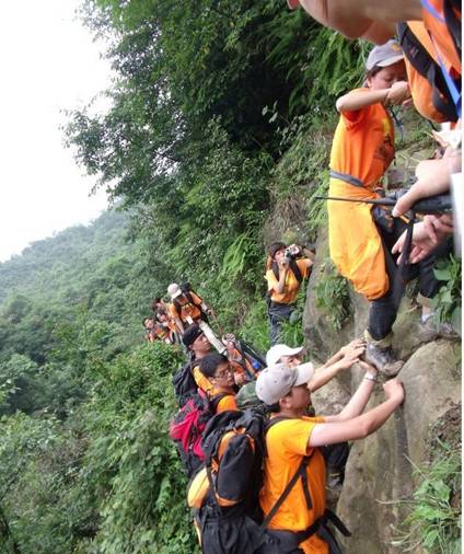 “畫(huà)出彩虹”繪畫(huà)聯(lián)展:一個(gè)純民間組織的助學(xué)之夢(mèng)