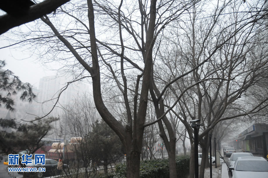 北京大部地區(qū)霧霾彌漫 早晚能見度對(duì)比