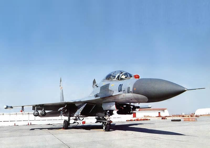 高清組圖：中國(guó)空軍蘇-27UBK型戰(zhàn)斗教練機(jī)