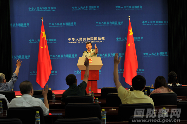 國防部:菲軍艦非法坐灘嚴(yán)重侵犯中國領(lǐng)土主權(quán)