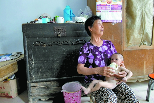 記者探訪“饑餓娃娃”媽媽老家 不幸婚姻帶來傷痛