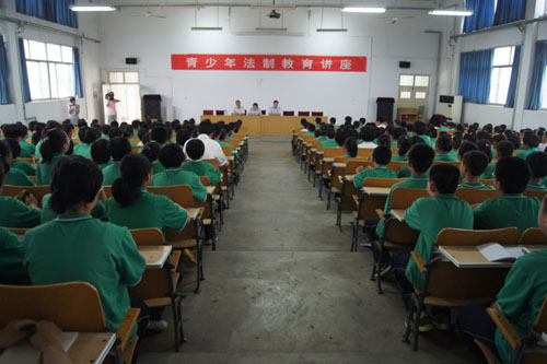 刑庭法官舉辦青少年法制講座及法庭開放日活動(dòng)