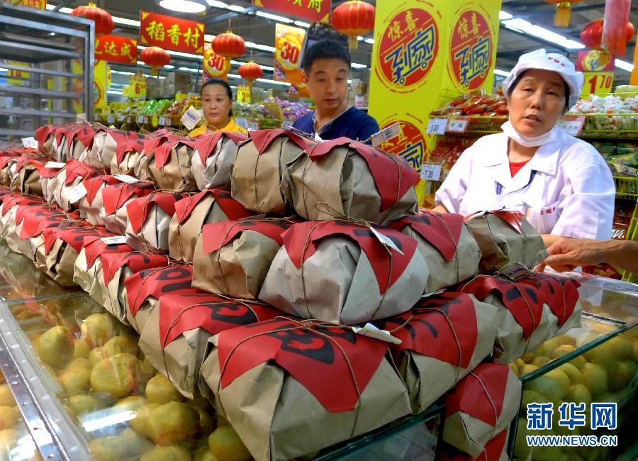 京城傳統(tǒng)紙質(zhì)包裝月餅受青睞