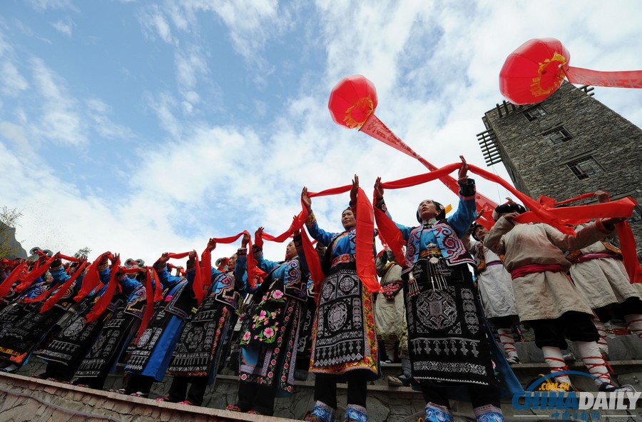 四川理縣羌寨舉行“花兒納吉”賽歌節(jié) 歡慶羌?xì)v新年