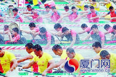 巔峰對(duì)決“黑馬”奪冠 海峽兩岸龍舟賽圓滿(mǎn)落幕