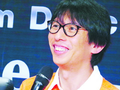 舞臺(tái)劇《賈寶玉》周末在閩南大戲院“穿越”上演