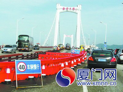 海滄大橋限行首日高峰期出現(xiàn)擁堵 767輛雙號(hào)車被拍