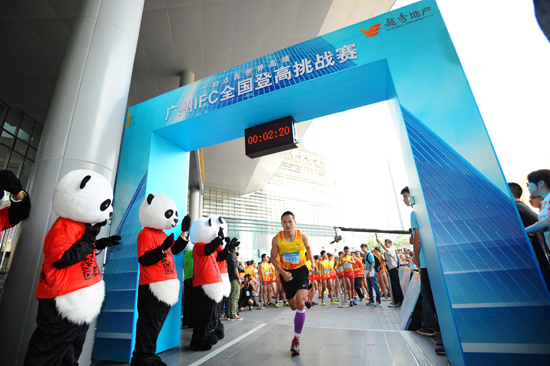 13分54秒！奧運(yùn)選手勇奪廣州IFC登高賽冠軍