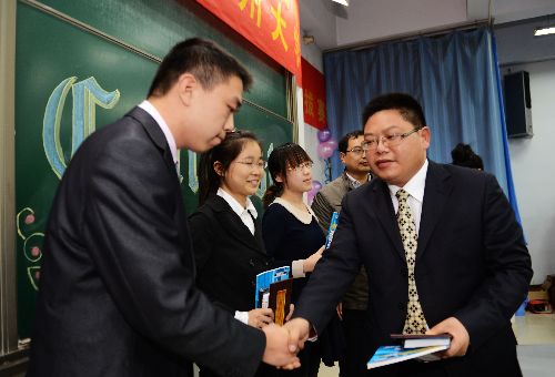 鄭州大學(xué)舉行“21世紀(jì)杯”全國(guó)英語演講比賽校園選拔賽