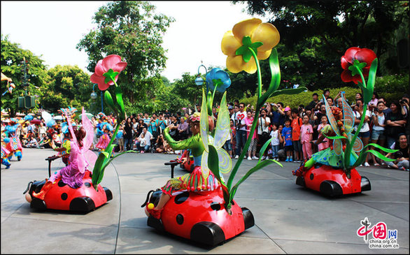 拍手叫絕 香港迪士尼飛天巡游