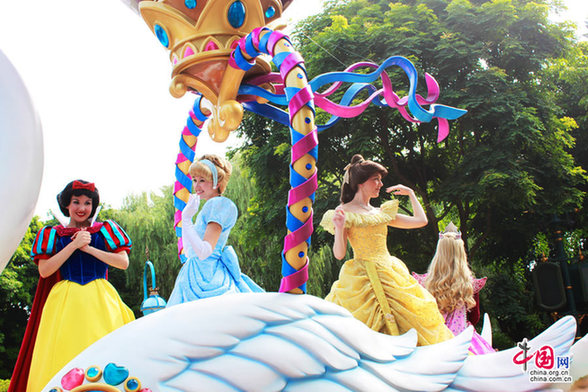 拍手叫絕 香港迪士尼飛天巡游