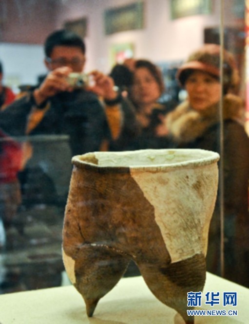 陶器“繩紋陶鬲”在哈爾濱展出