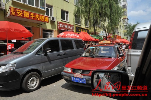 哈爾濱市交警部門嚴查旅游景區(qū)周邊交通秩序
