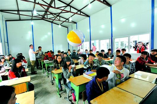 湖北援建蘆山中學(xué)希望教室建成 學(xué)生迎來(lái)復(fù)課