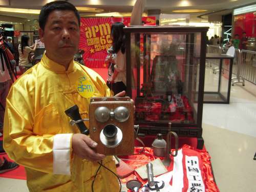 逾千件紅軍遺物在港展出 經(jīng)典吉普車最亮眼