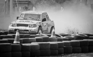 越野車比賽在長(zhǎng)春舉辦一輛車改裝費(fèi)超50萬(wàn)元