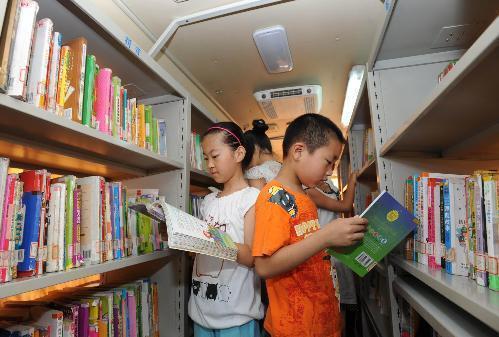 蘇州流動圖書大篷車“暑期進(jìn)社區(qū)”活動啟動