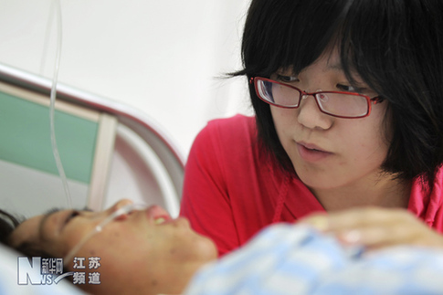 江蘇盱眙女孩“棄學(xué)救母”