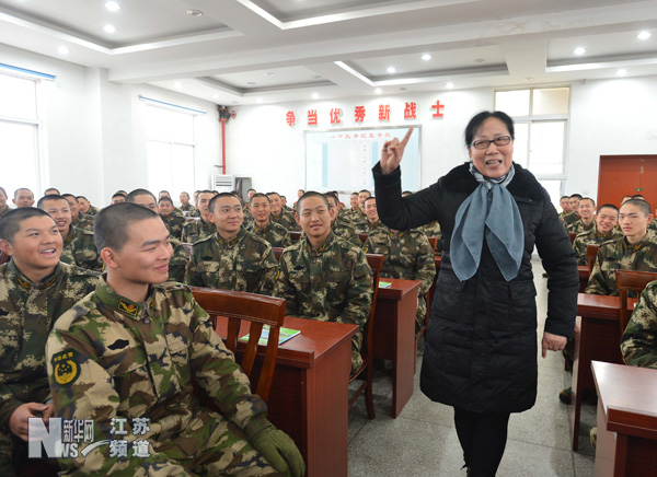 兵媽媽進(jìn)警營