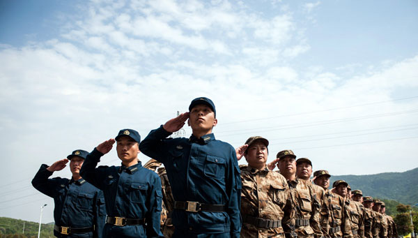 鎮(zhèn)江開(kāi)展政府部門(mén)公務(wù)員軍訓(xùn)