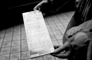 中獎(jiǎng)?wù)?50萬看成1500元 老板苦尋4天找到買票人