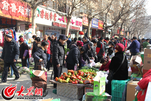 濟(jì)南市民過年新玩法 相約城郊趕大集