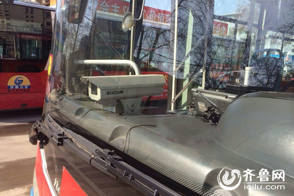 濟(jì)南啟用移動(dòng)公交抓拍系統(tǒng) 公交車(chē)上入駐電子警察