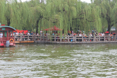濟(jì)南市第十二屆龍舟賽在大明湖進(jìn)行決賽