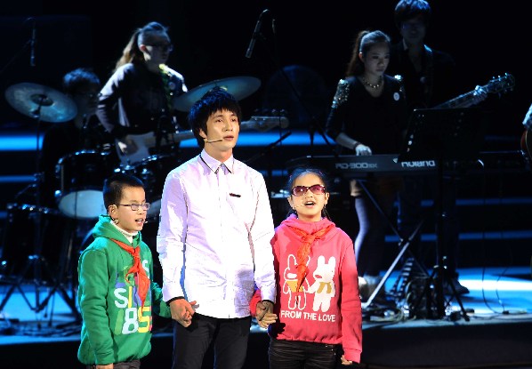 “2012上海青年志愿公益之夜”為愛(ài)上演