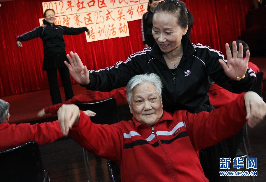 25式關(guān)節(jié)保健操走進社會福利院