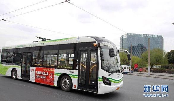高能量超級電容城市客車亮相申城